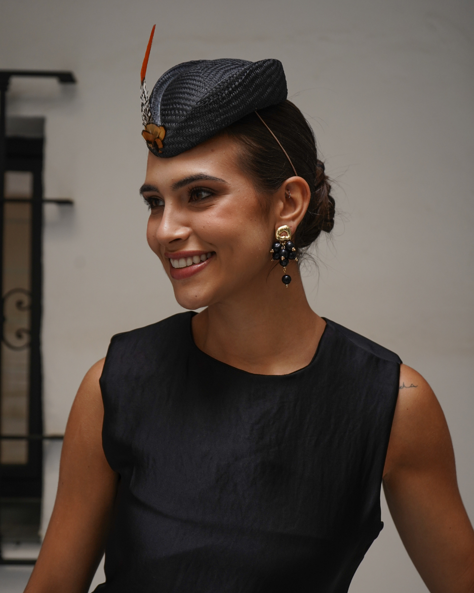 Casquete crown plumas